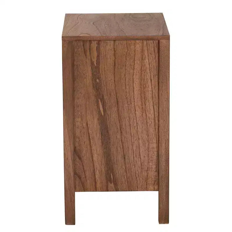 Table de chevet en bois avec étagère et porte en cannage.