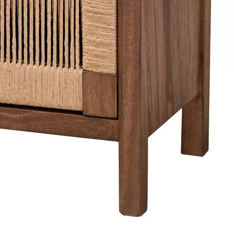 Table de chevet en bois avec étagère et porte en cannage.