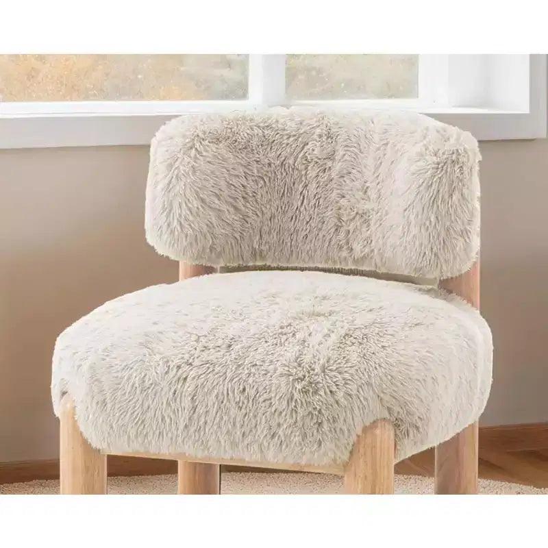 Fauteuil d'appoint sans accoudoirs de luxe en fausse fourrure pelucheuse, pieds élégants en bois pour salon, chambre, appartement ou balcon