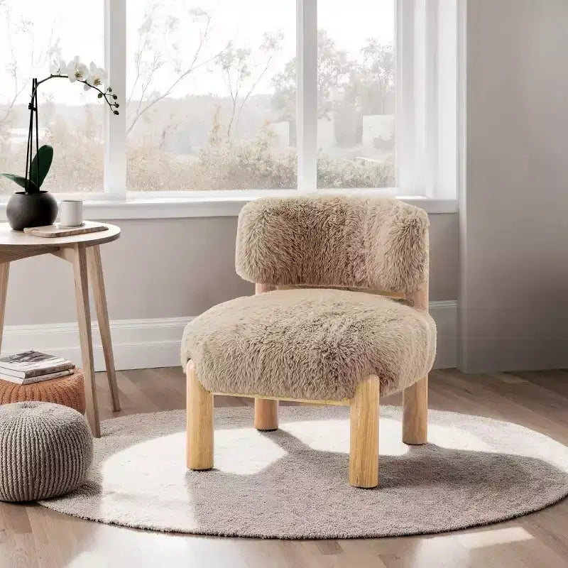 Fauteuil d'appoint sans accoudoirs de luxe en fausse fourrure pelucheuse, pieds élégants en bois pour salon, chambre, appartement ou balcon