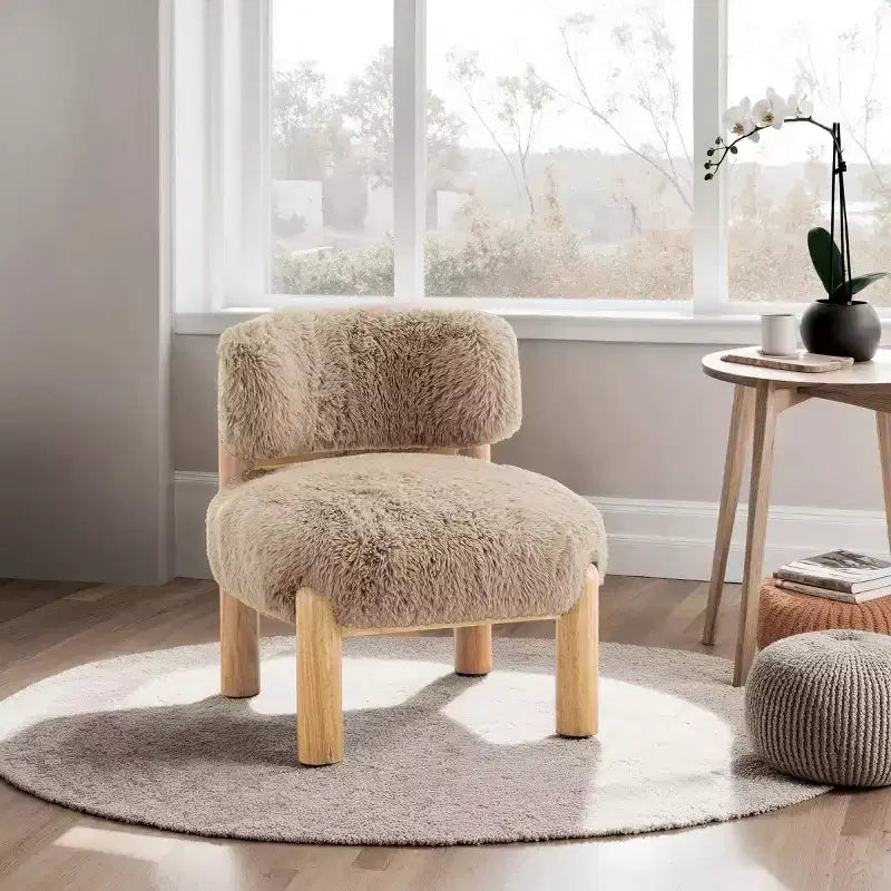 Fauteuil d'appoint sans accoudoirs de luxe en fausse fourrure pelucheuse, pieds élégants en bois pour salon, chambre, appartement ou balcon