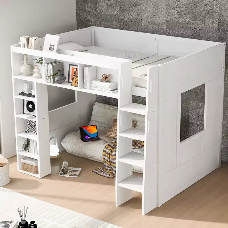 Lit mezzanine en bois avec armoires de rangement et étagères