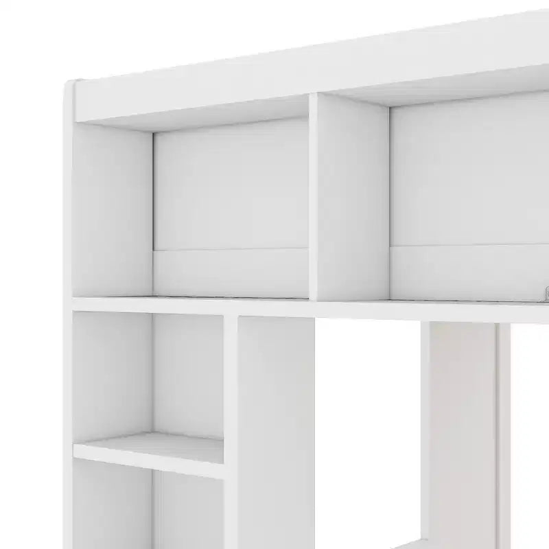 Lit mezzanine en bois avec armoires de rangement et étagères