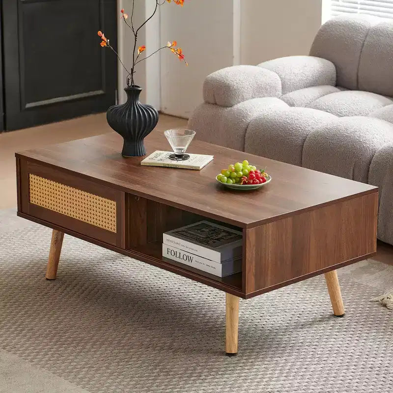 Table basse en rotin de 41,34 pouces, porte coulissante pour le rangement, pieds en bois massif, table moderne pour salon, noyer