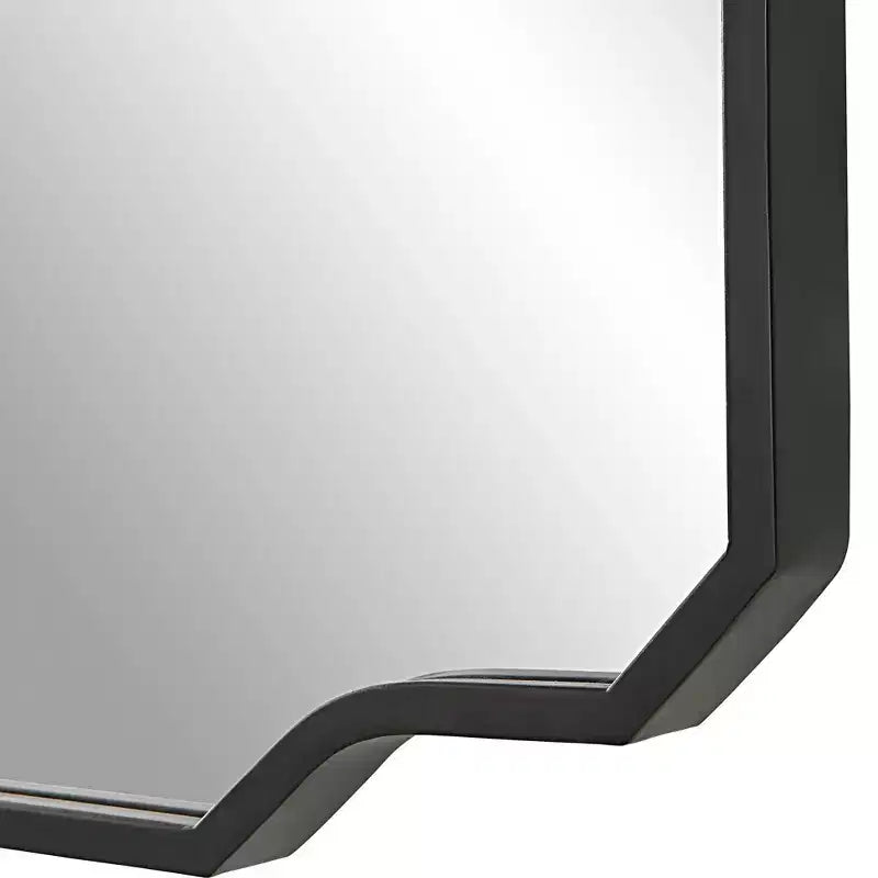 Miroir mural décoratif rectangulaire pour coiffeuse, angles vifs modernes, courbes douces, cadre en fer noir mat, 24 po de large pour salle de bain